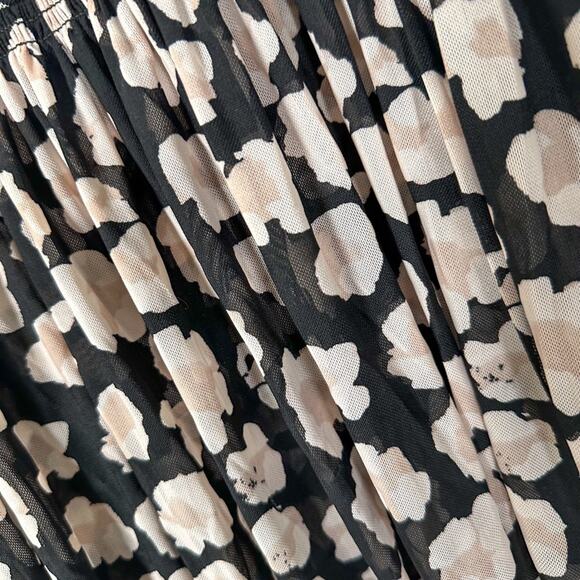 Free People Meg’s Blouse Mesh Animal Print Crop Top, EUC, Size XS, MSRP $78 - Picture 11 of 12